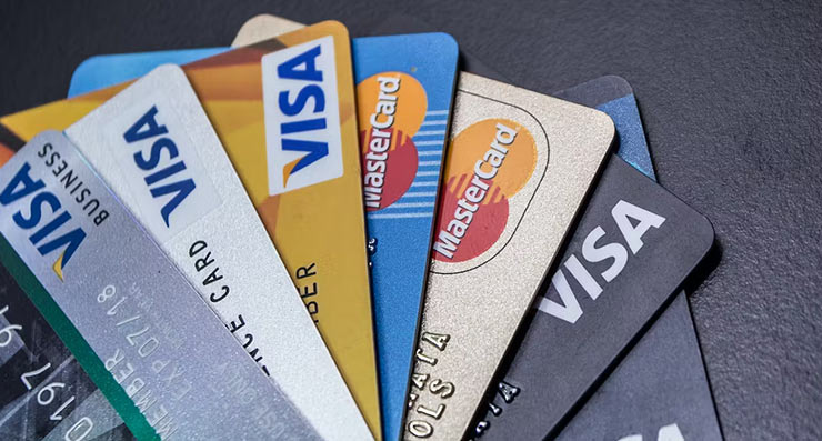 Mastering the Plastic: The Art of Managing Credit Cards Responsibly